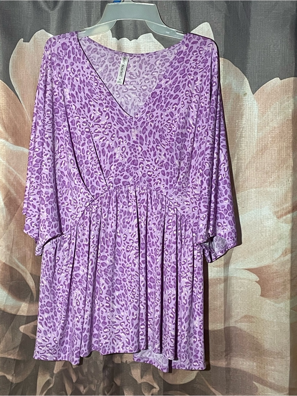 Lavender Leopard Print V-Neck Tunic Top - Women's - Picture 5 of 8